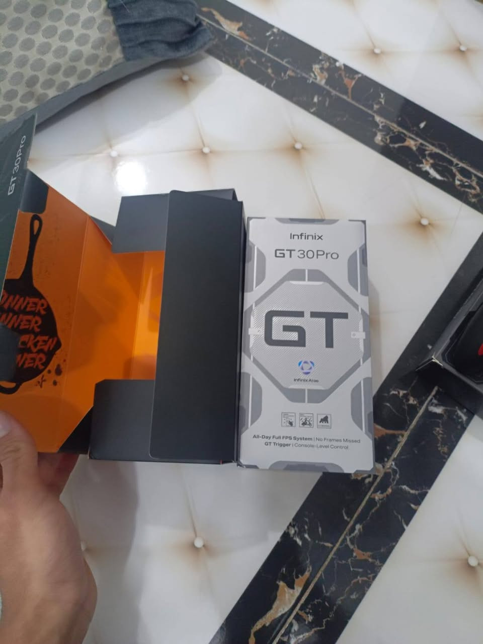 انفينيكس GT30 برو • شاشة ١٤٤Hz • جامة الكاميرا مكسورة
