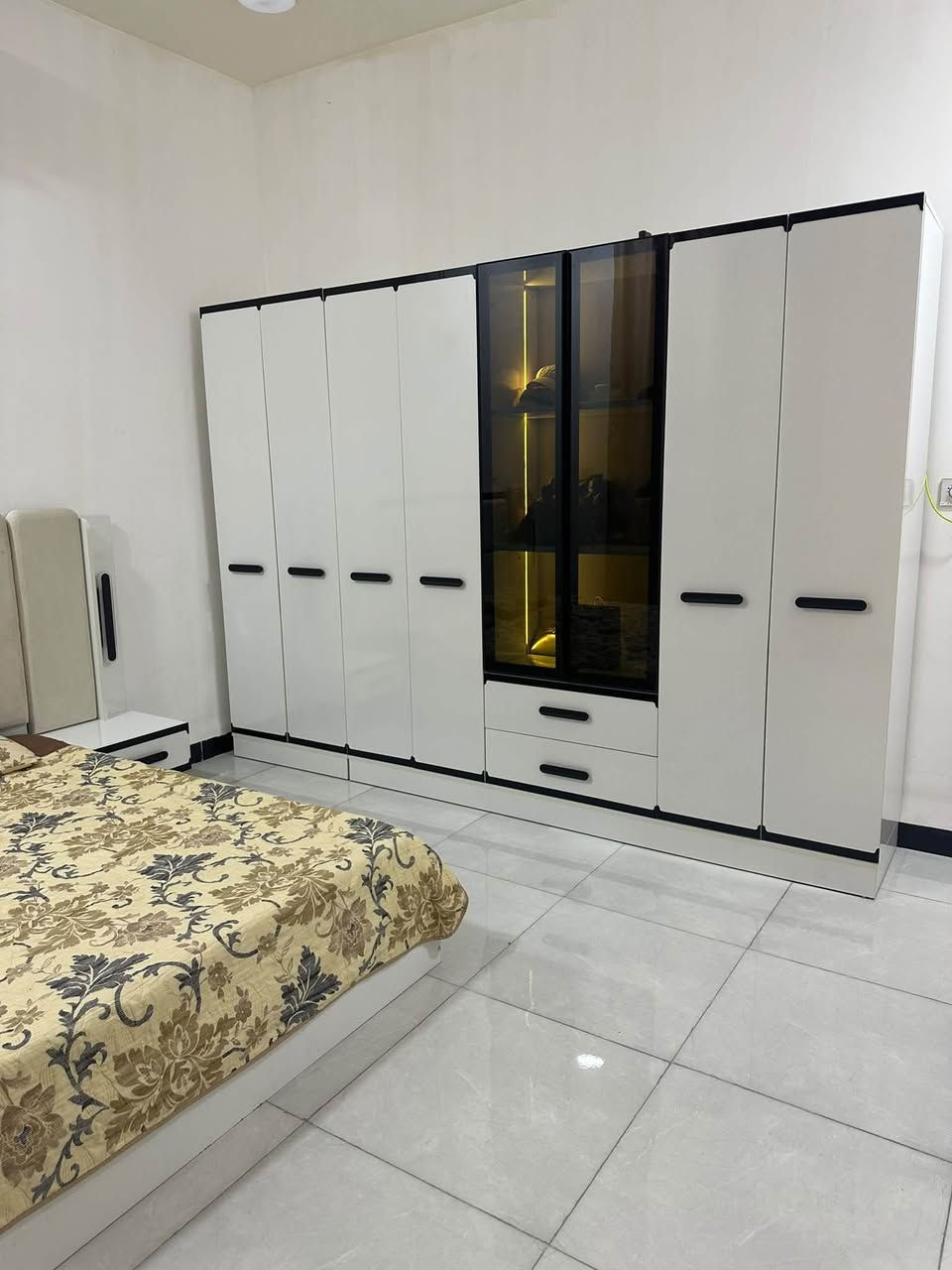 اثاث بيت كامل معروض للبيع الاثاث كلة جديد اي تلف مابي صار 3اشهر من اخذانا للستفسار على رقم الوتساب ***********
