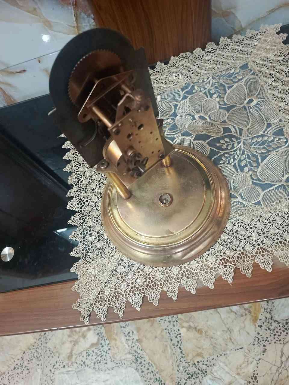 السلام عليكم
ساعه صنع الماني قديم اصلي مجيمه
السعر ٧٥ 
المكان الكريعات مقابل مطعم البلام العائلي
موبايل ***********
لانرد علي التعليقات فقط الاتصال
