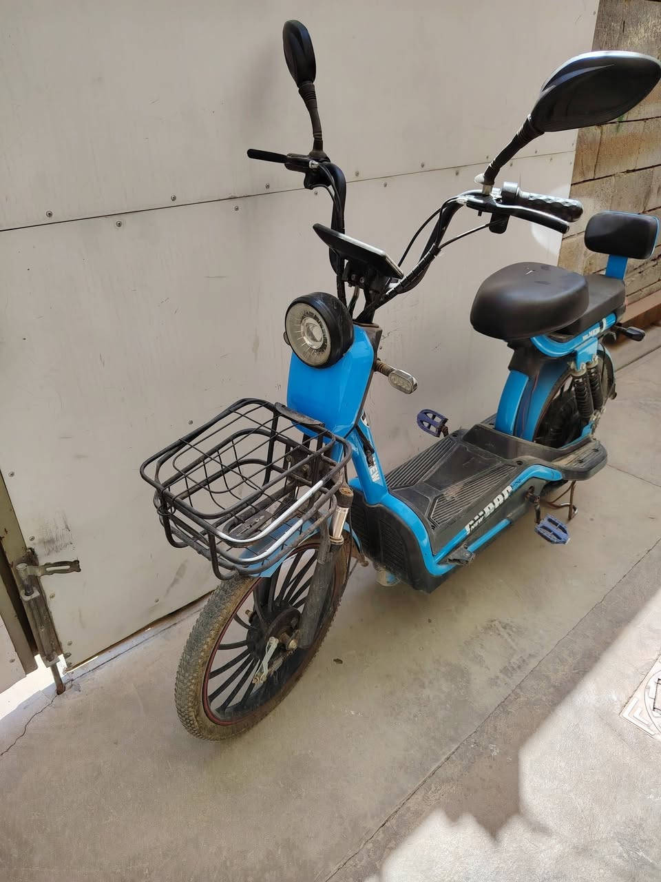 دراجه شحن للبيع كامله مابيهه نقص نظيفة جدا سعر 350

