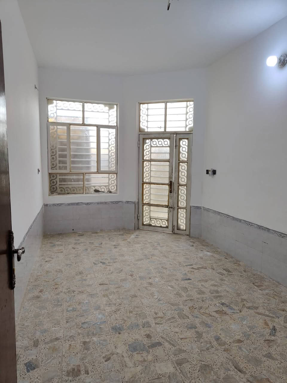 🏠 على بركة الله

🔹 دار طابو صرف للبيع
📍 الموقع: النجف الأشرف – حي الميلاد – منطقة الـ94
📍 قريب من الحولي

📐 المساحة: 100م

🏗️ البناء: طابوق
🏠 السقف: صب كونكريت مسلح

يتكون الدار من:
▫️ غرفة
▫️ صالة
▫️ استقبال
▫️ مطبخ
▫️ صحيات داخلية وخارجية

✨ الدار نضيف جداً وموقعه جيد

📞 للاستفسار أكثر:
***********

🏢
