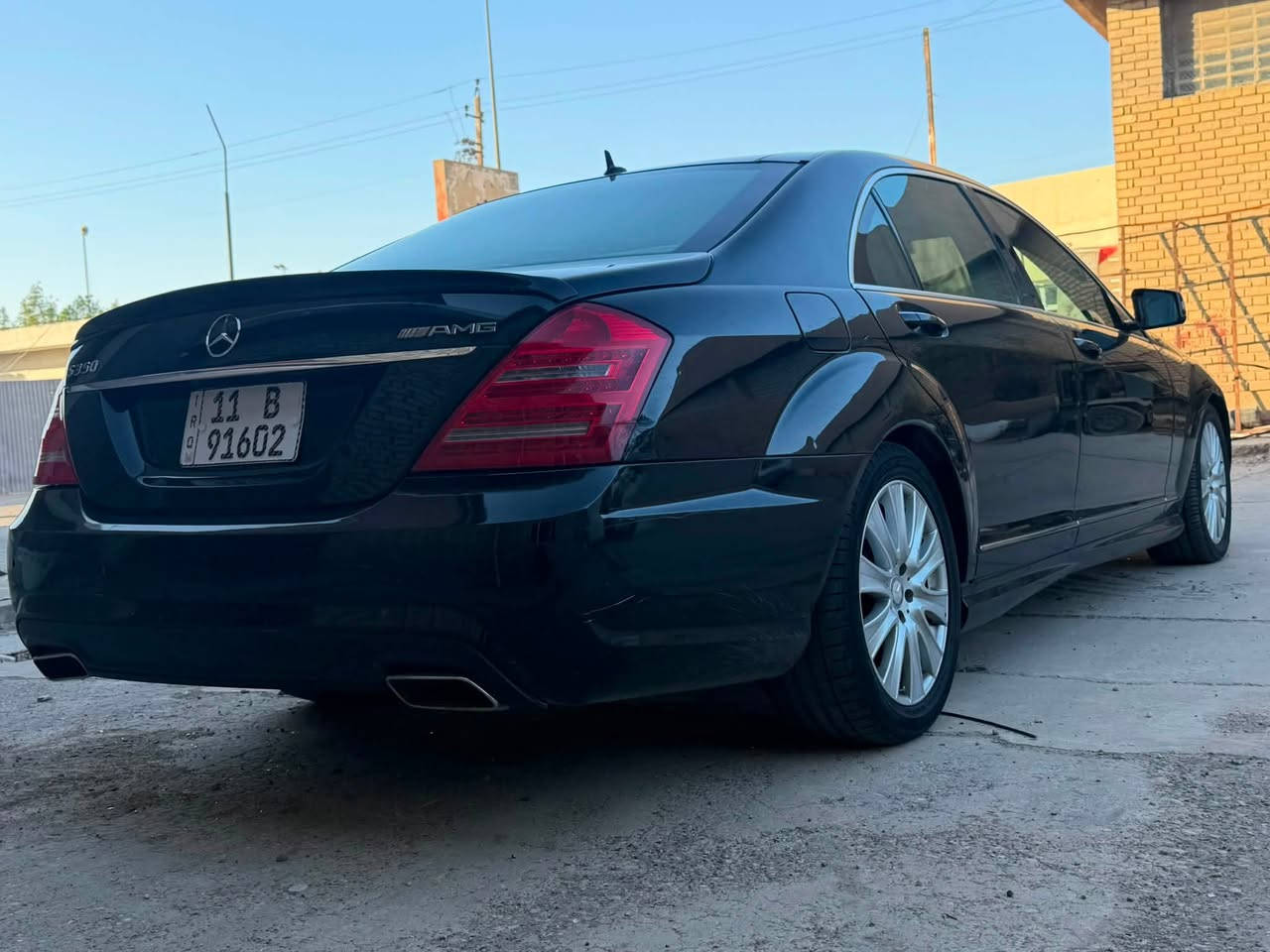 السلام عليكم 
S350
موديل 8  محدث 13 خليجي  فول الفول 
 باب طويل 
بانوراما مو سلايت 
ناظور ليلي 
كشنات خلفيه كهرباء 
٥ بردات كهرباء 
الداخل بالجيس. والسياره جانت بعمان  مو بالعراق
تخم تاير جديد 
رقم بغداد باسمي  
***********

