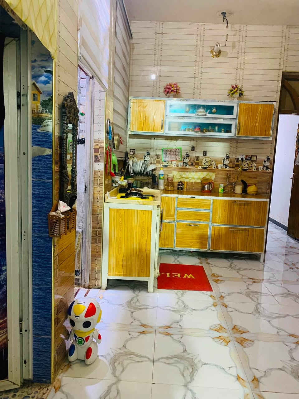 بيت للبيع المساحة 100 متر في المربع الذهبي حي الامام الرضا الفلاحية مجاور للمركز الصحي ومدرسة لبابة 

البيت  طابقين طابو ملك غر مطلوب . 

الطابق الاول : 

استقبال : 4 في 4 

صالة : 5 في 4 

مطبخ : 4 في 4 

غرفة : 5 في 4 

الطابق الثاني نفس التحت باستثناء الاستقبال الفوق  غير كامل . 

بناء حديث ، وكامل من كل الجهات ، وهذا الرقم : 

‭ ‭***********‬
