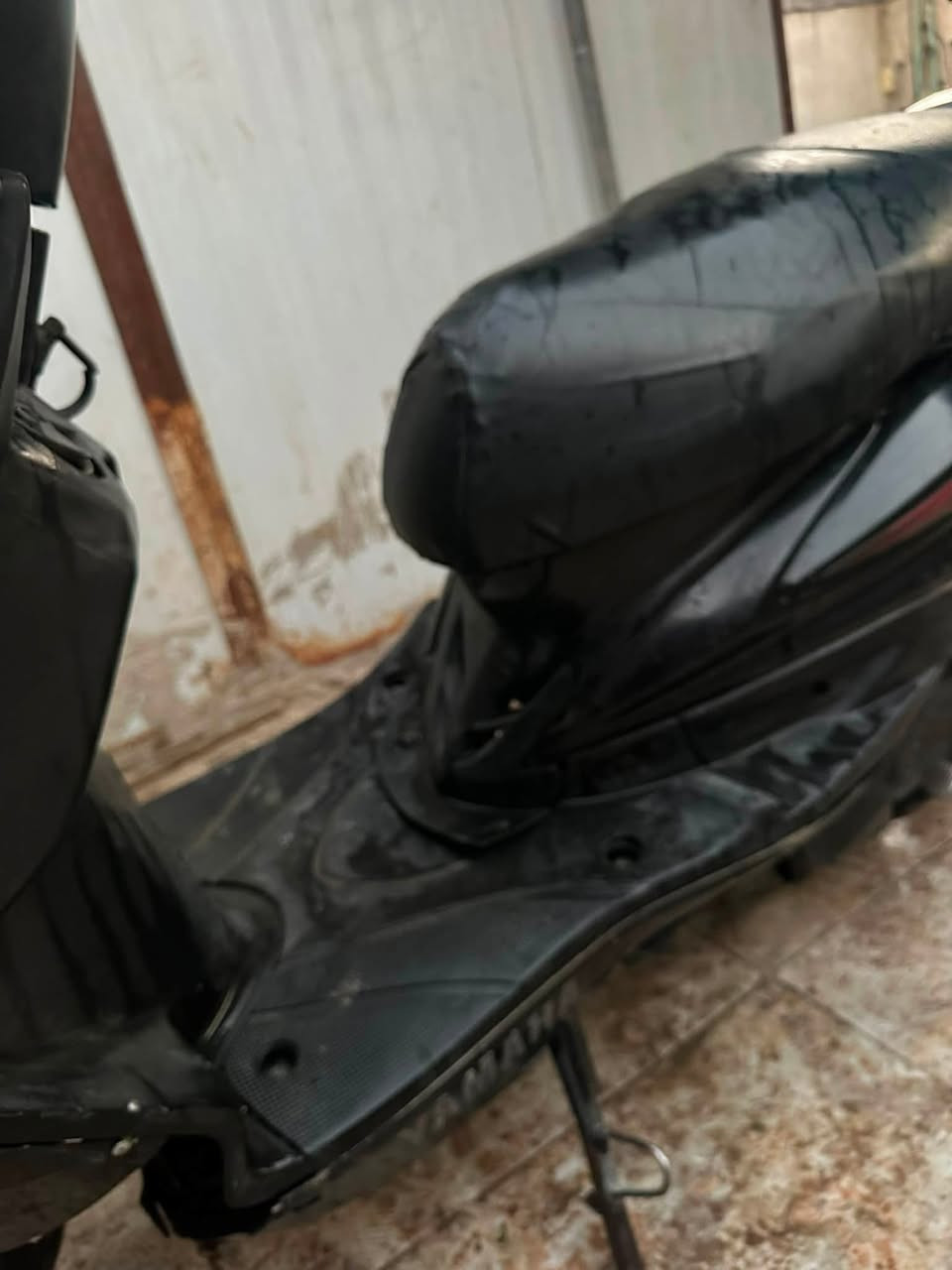 سلام عليكم سكنس فحل للبيع مكينه مفتوحه مبدل زنجيل كهربائيات كلها شغاله دراجه نضيفه مكاني بغداد سعرها 300وبيها مجال رقمي ***********
