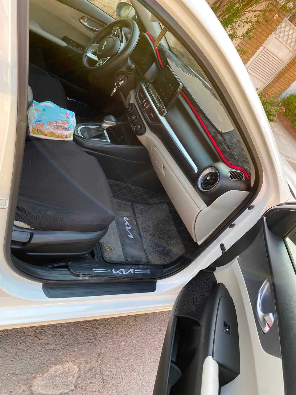 كيا سيراتو 2023 خليجي شركة NIM
ماشي:.21,600Km

محرك:- 2000 دوش المرغوب 

فول مواصفات ما عدا بصمة 

مواصفات معروفه :-
فتحة
ليد أمامي و خلفي 
حساس أمامي و خلفي
تحكم ستيرن
كروس كنترول 
بلاجكتور 
شاشة حجم كبير
كاميرة خلفيه دواره 
مري شفط 
تبريد قطعتين 
ويل كروم 
داخل بيجي

بيها فقط جاملغ عكس سايق
بارد+ جزء صبغ
باقي السياره مكفوله

تحويل مباشر
رقم و سنوية وهزه جديد
رقم دهوك الدولي 

مكاني بغداد

السعر ١٧٠ بيه مجال للشراي

للاستفسار
 
***********

