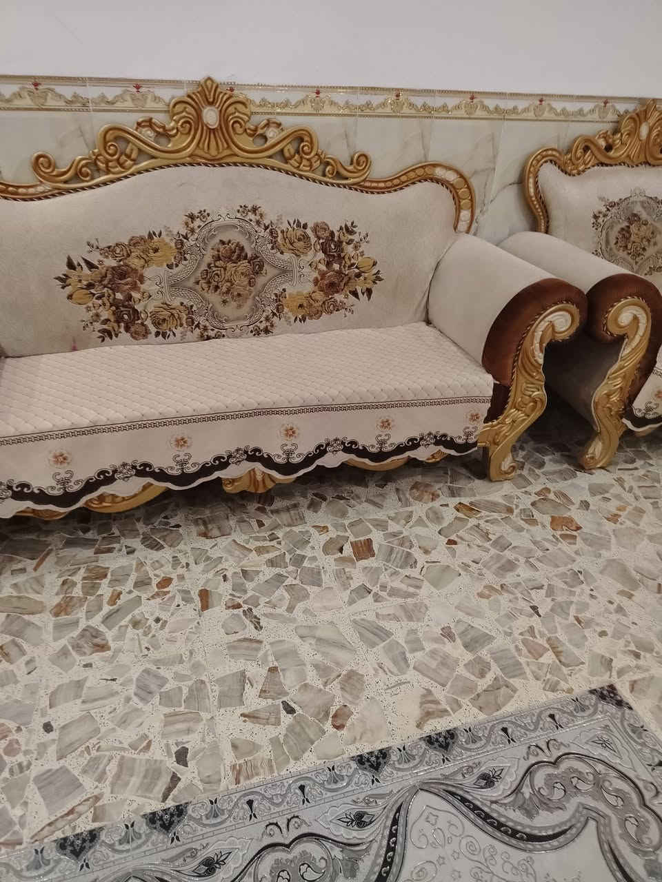 تخم ونص للبيع جديد ***********
