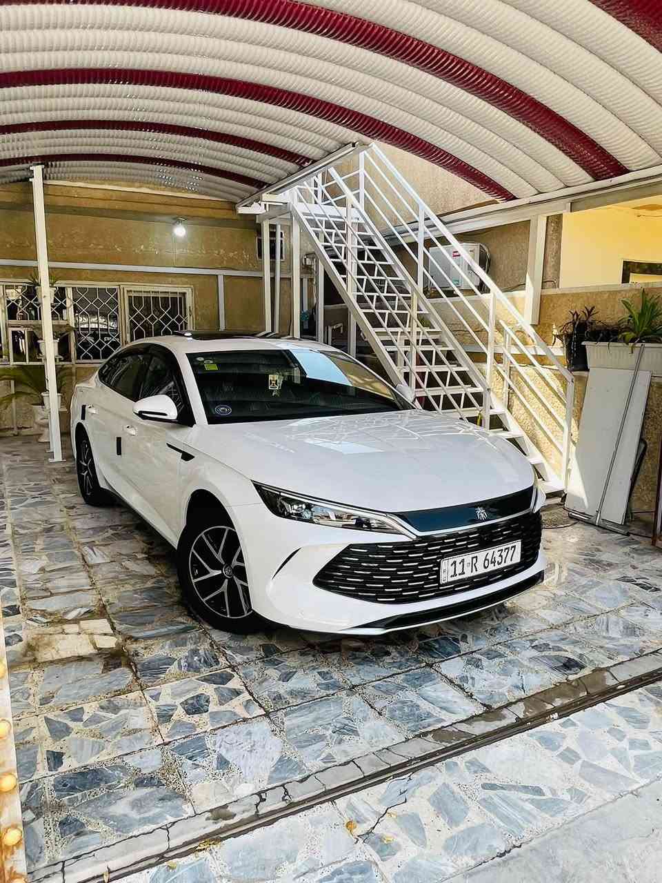 السلام عليكم 
BYD QIN L
موديل 24
الفول داخل زيتوني بانوراما الي مفقود بالسوك
5 كامرات رادارات
الشاشه الجبيره الدواره
تبريد قطعتين
بطاريه 120 كيلوو انسه البانزين خانه
ماشيه 3 الف مكينه والكلي 13 الف
رقم بغداد 
سعر 172 ورقه
***********
