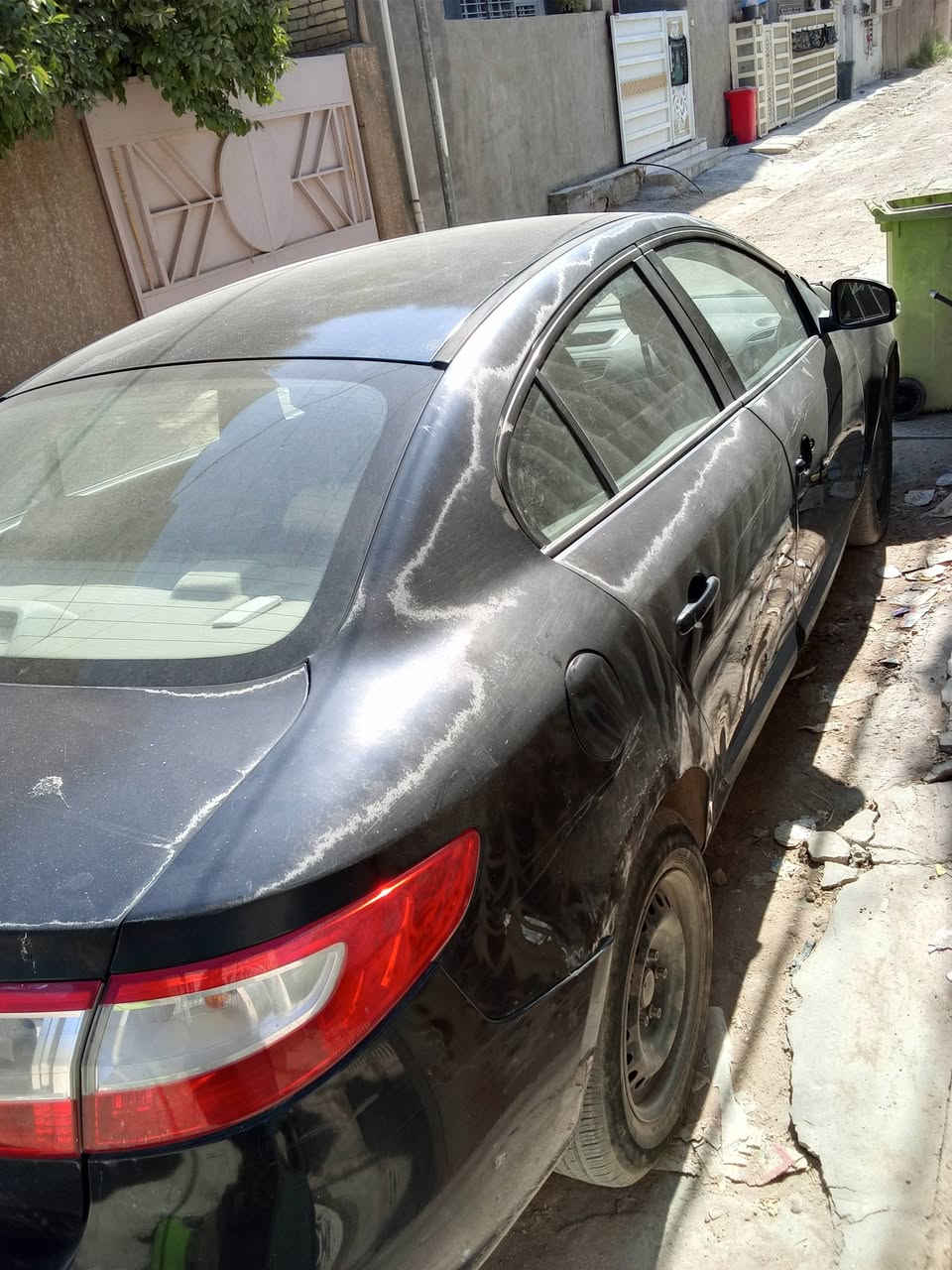 رينو فلاونس 2016 بيها جرد وطخات خفيفة في أماكن متفرقة ، وارد كوري مكينتها نيسان  وتبريدها عاطل سعرها 38 ورقة . مكاني بغداد حي الجهاز .
***********
