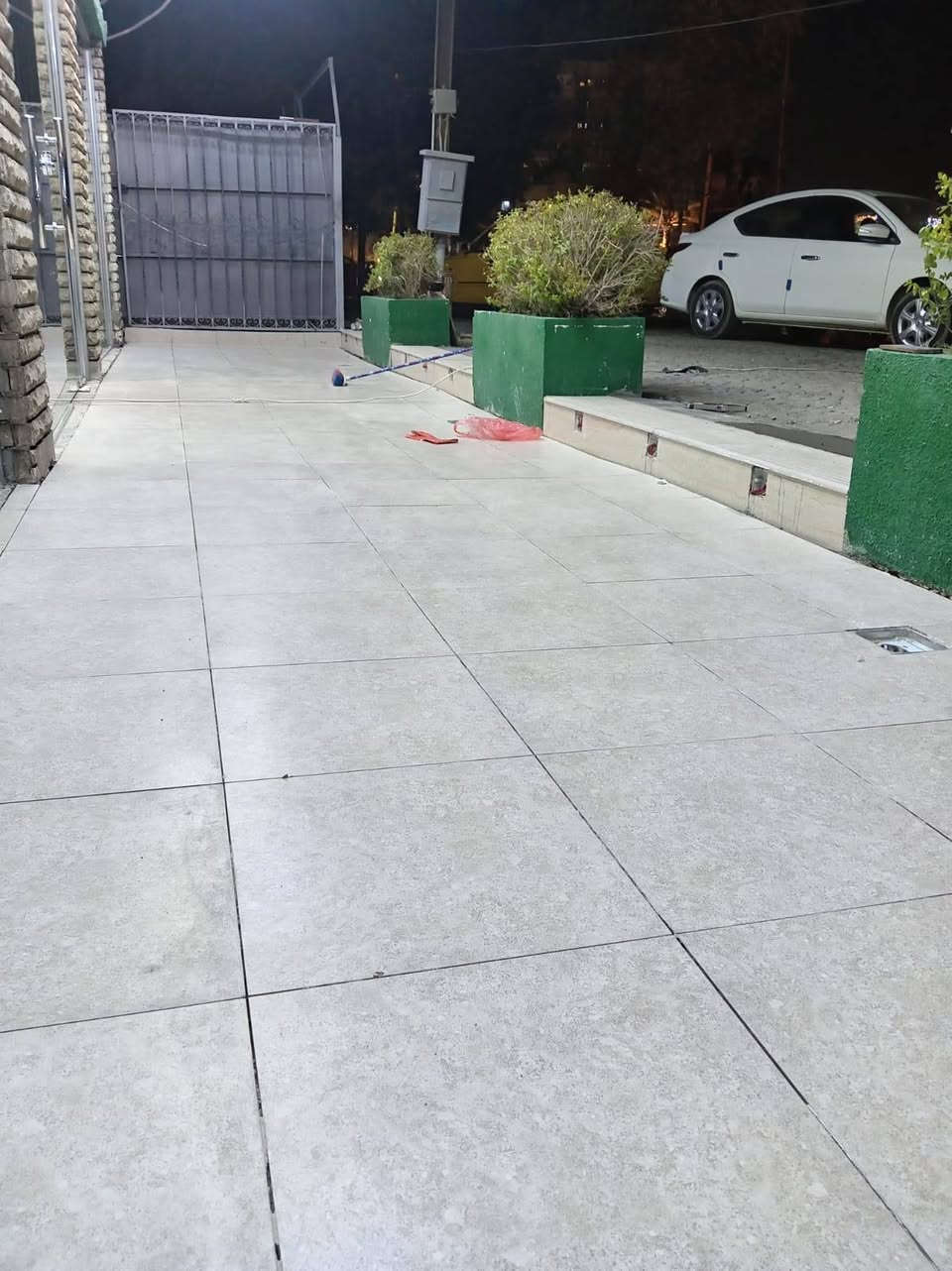 خلفة لجميع انواع السيراميك جدران وارضيات شغل درجة اوله ليزر تسليم مهندس وإلتزام بالعمل الموقع بغداد .هاتف ***********
