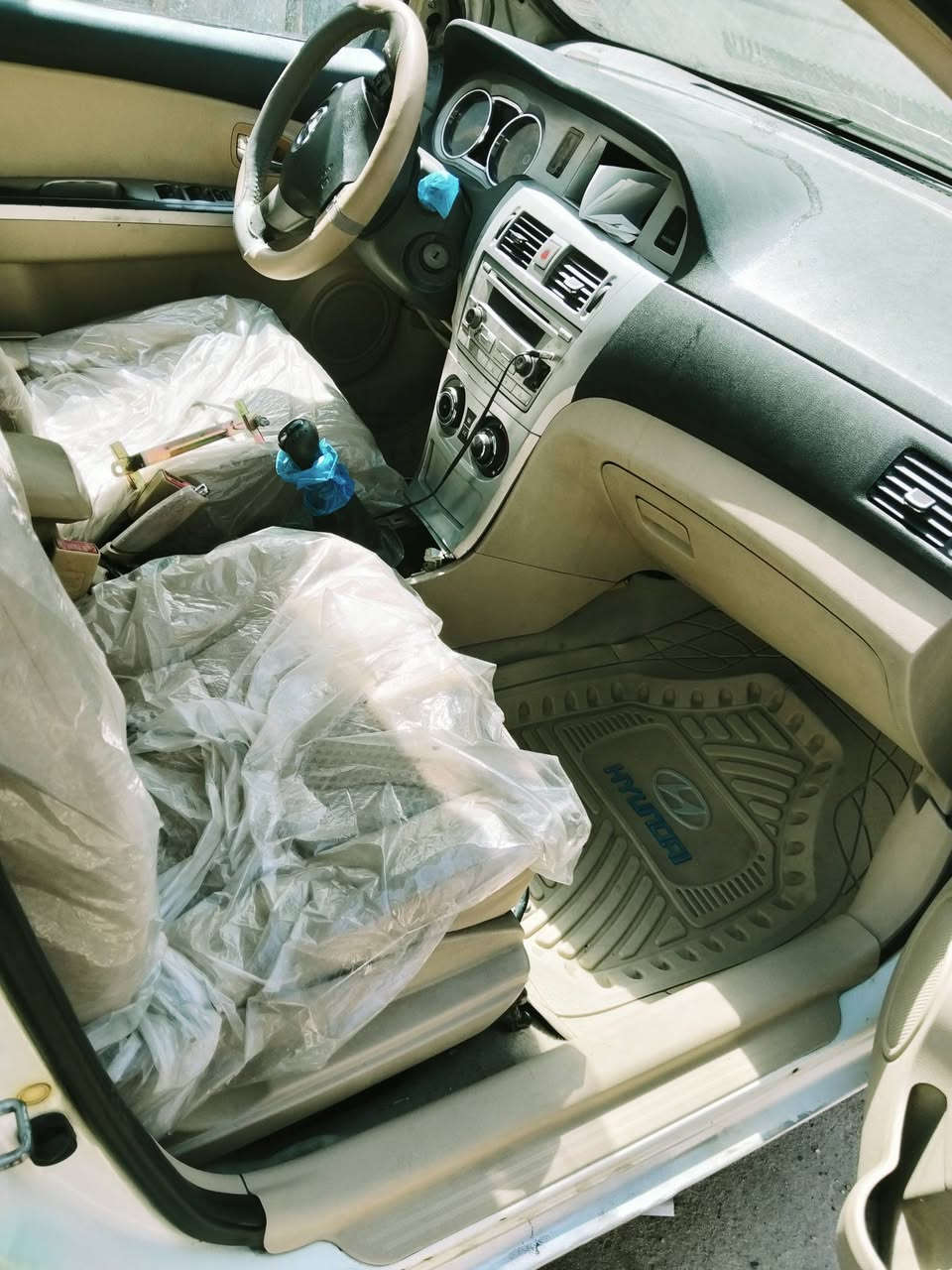 فولكس كريت ويل
موديل2011
بدون حادث بلاديه
بسمي سياره جاهزه 
تبريد كامل فقط ع شحن غاز
مكينه كير صدر جديد سياره قليل نستخدمه وبيه هذولة موضح بصوره 
بيع مستعجل بغداد صباح خياط 
سياره بيت بل شهر مرى نستخدمه 
سعر 37
***********

