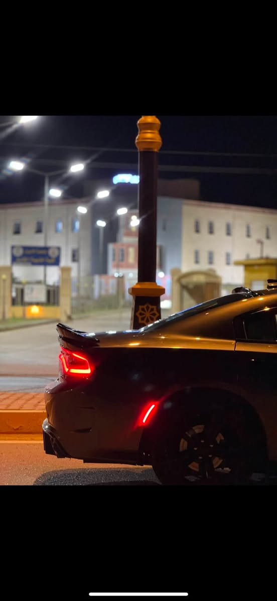 جارجر 2022 R/T
بدوون ايرباك

-الفئه : RT 
-الموديل:2022
-المحرك : V8 5.7
-اللون : رمادي 
-الممشى: 60 الف مايل (60,000mi)
-تخم تاير جديد
-الضرر : جاملغ خلفي جهة السايق صبغ + قبق الجنطه مبدل بلادي 
(بدون دواخل بدون ايرباك )
-المواصفات:
* سوبر تراك باك
* شفتات ستيرن
* شاشه كبيره
* حساسات خلفيه
* كامره خلفيه
* كشنات حظن
* سستم صوت الباين
* تشغيل عن بعد
* لايت زنون 
السياره كامله وجاهزه من كل النواحي ما تحتاج اي مصرف
السياره ستوك ما ملعوب بيها او معدل عليها 
صوتها رعيد نغمتها كلش حلو عليها دبات سود من امريكا
رقمها بغداد شبه مميز بأسمي تحويل ثاني يوم 
مكان السياره بالانبار/القائم
رقم الشاصي:  2C3CDXCT4NH129141

السعر تواصل ع الخاص وبخدمتك او الاتصال ***********
