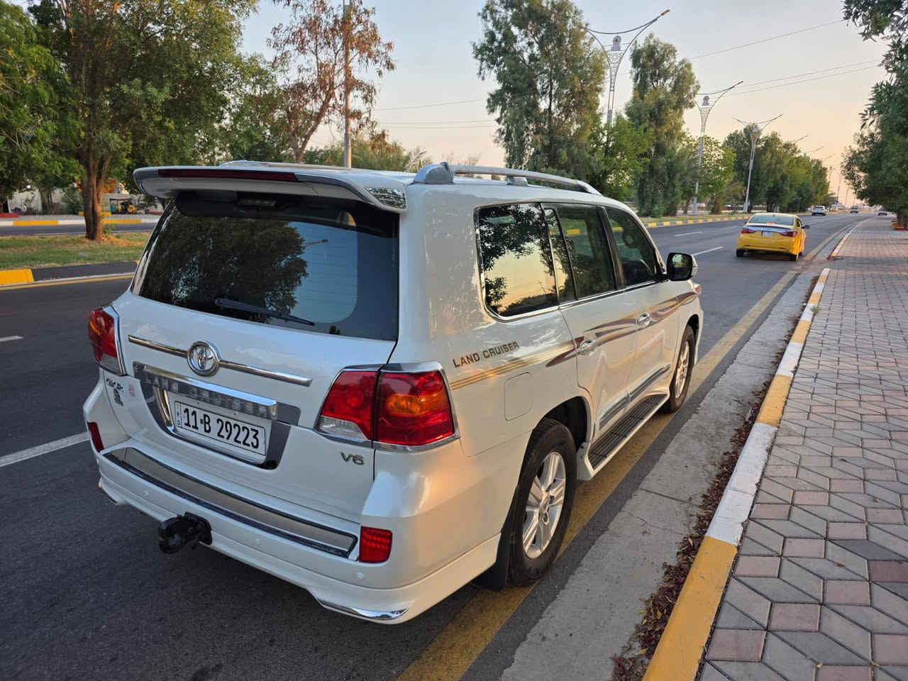 جكساره ٢٠١٣ فول مواصفات رقم بغداد بسمي سياره جديده ماشيه ١٧٠ كم بلاد بيها ٤ قطع صبغ شرط بدون حادث ولا زلغ بل دواخل محرك كير شرط بيع او مراوس السعر ٢٧٥ بي مجال حك الجيه العنوان ديالى بلدروز رقم الهاتف ***********
