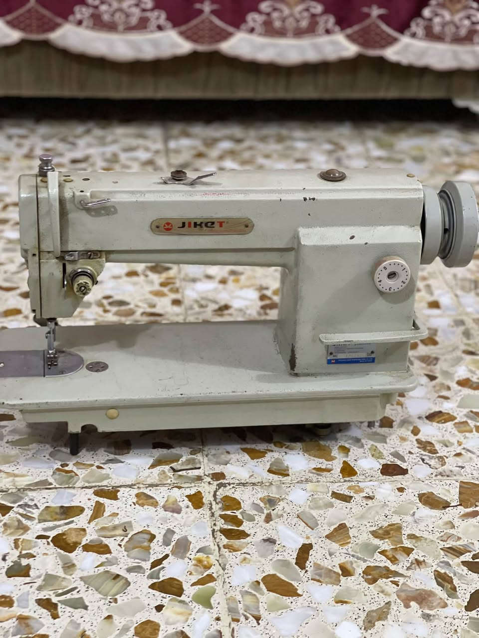 سلام عليكم مكينه خياطه البيع سعر 200 عنوان بغداد دوره جمعيه خير الله ***********
