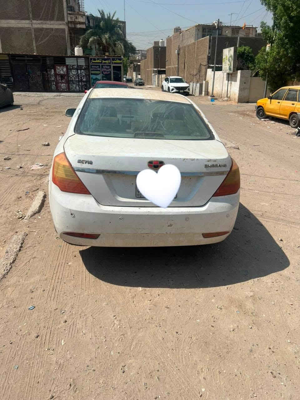 السلام عليكم
سياره جيلي امكرنكc700 للبيع 
موديل 2012 ' رقمها مشروع وطني بغداد بأسمي 
كير اوت ماتيك تخم تايرات محرك نضيف 
بيها خدوش بسيطه كما موضح في الصور 
سنويه باسمي تحويل ثاني يوم 
للاستفسار الاتصال على هذا الرقم 
***********
