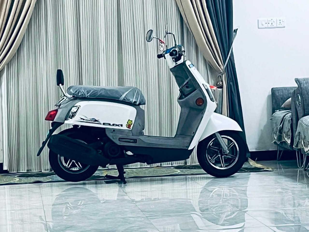 للبيع بزياره طلعته مصارله هواي  جديده بمعنه الكلمه كفاله السعر مليون و200
*********** ستفسر هاذ تصل عرقم 
ماشيه 40 داخل رصاصي
