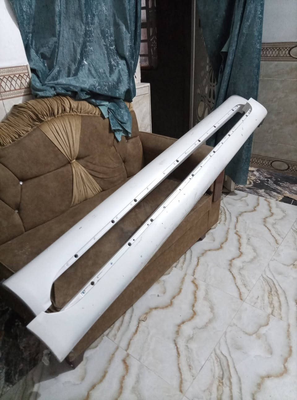 سستم كامل حاويه ابواب +جاملغ عدد2+عتب 2+بنيد ابيض صدفي الاتصال ***********
