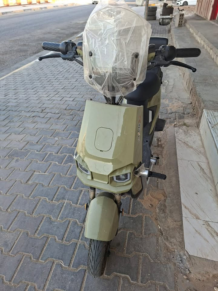 دراجة شحن كهربائية مستخدمة شهر فقط بطاريتها فول يوم كامل تبقه بدون شحن ب٥٥٠ التواصل على الرقم ***********
