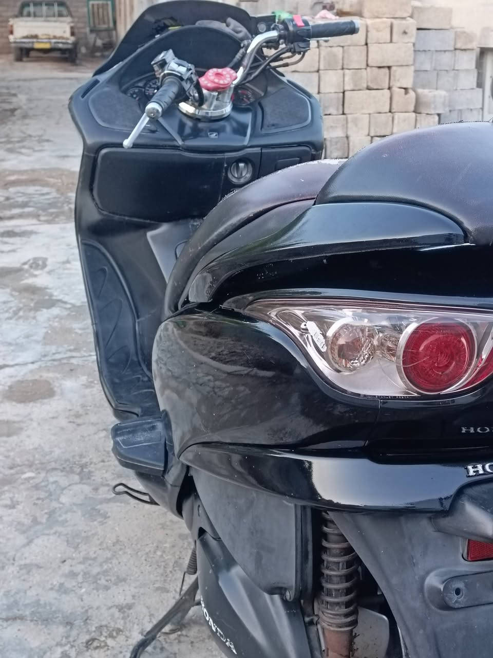 سلام عليكم دراجه فورزه 08 دراجه اي نقص ما بيه
كهربائيات فول اليت زنوز  تخم تايرات دراجه ما 
نقصه اي شي كما موضح ب صور المكان كوت 
***********
