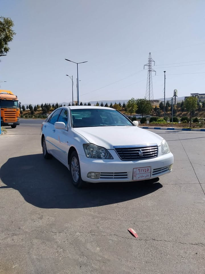 شاهینە
مۆدێل(٢٠٠٧)
سەیارەکە موسەو کۆدو بارکۆدو ڕەقەمیشی بۆ وەر گیراوە
بۆیاخیش بەس شوێن موسەکانی بۆیاخە
بە شەرتی گێڕو مەکینەو تەقەو ڕەقە
نرخ(٥٢)گەڵاو مەعامەلە 
بۆ زانیاری زیاتر  پەیوەندی بکە بە(***********)

