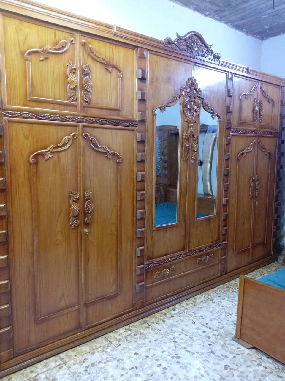 مكلف بلنشر غرفه تسكام نجاره مسرح ام الطابوكه تكمه زان مصري اخت الجديده مليون ونص وبيه مجال مكانه حله للاستفسار الاتصال بلرقم ***********

