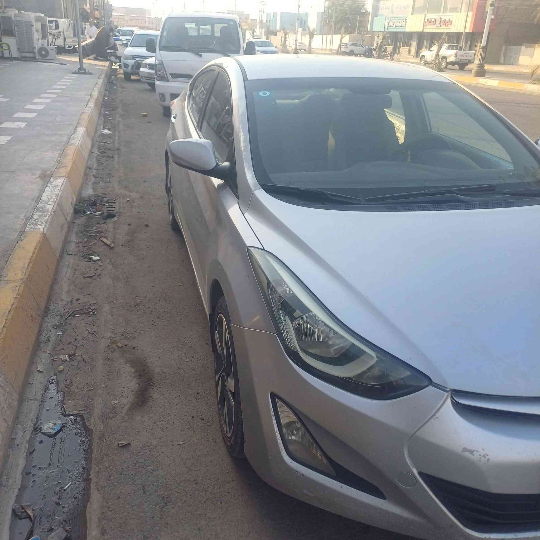 السلام عليكم النترا موديل ١٦ محرك ١٦٠٠ رقم بغداد بأسمي سياره نضيفه السعر 118. وبيه مجال  ماشيه ١٥٩  
***********

