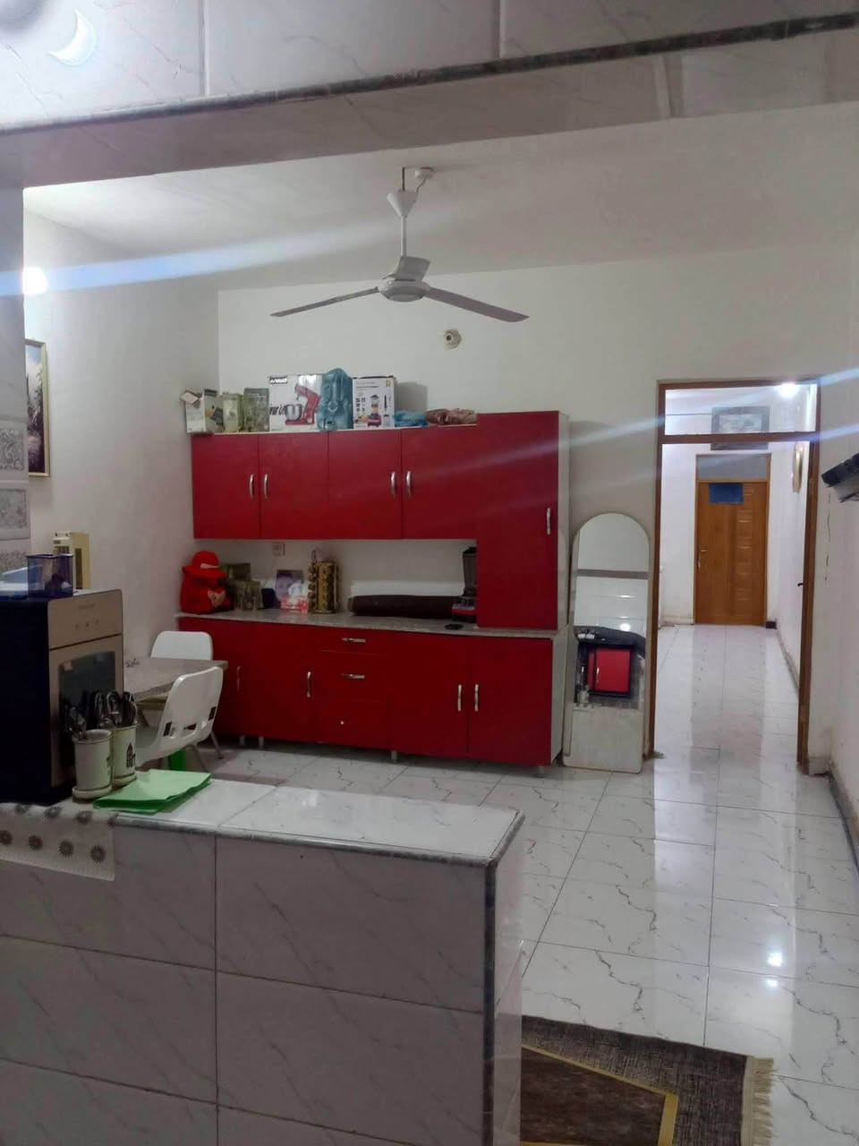 دار سكني للايجار
موقعه #حولي_الجامعه_مقابل_بيت_المرمر

مساحته 150متر 
يحتوي علئ ثلاث غرف نوم وصاله ومطبخ واستقبال وصحيات داخليه وخارجيه وطارمه

#للاستفسار_اكثر_***********
أو مراجعه مكتب السند للعقار الكائن في الجزائر شارع المطاعم مقابل مدارس التفوق الاهليه
