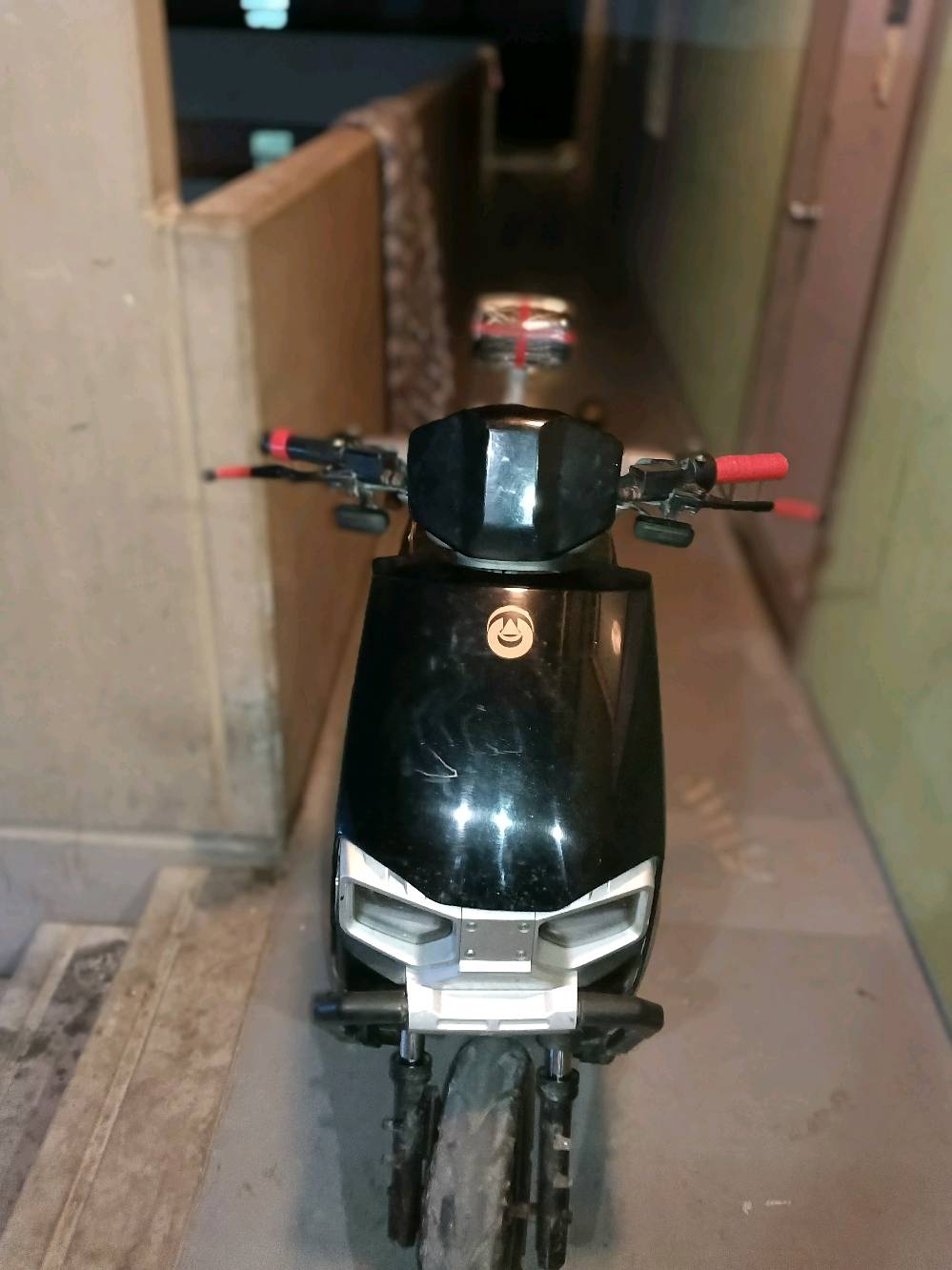 دراجه شحن ماتركس سته باتري مسطره 32امبير الدراجه بيه شخوط بسيطه وسهلة ماشيه 10 تالاف السعر 800بيه مجال كلش زين للاتصال على هاذا الرقم ***********