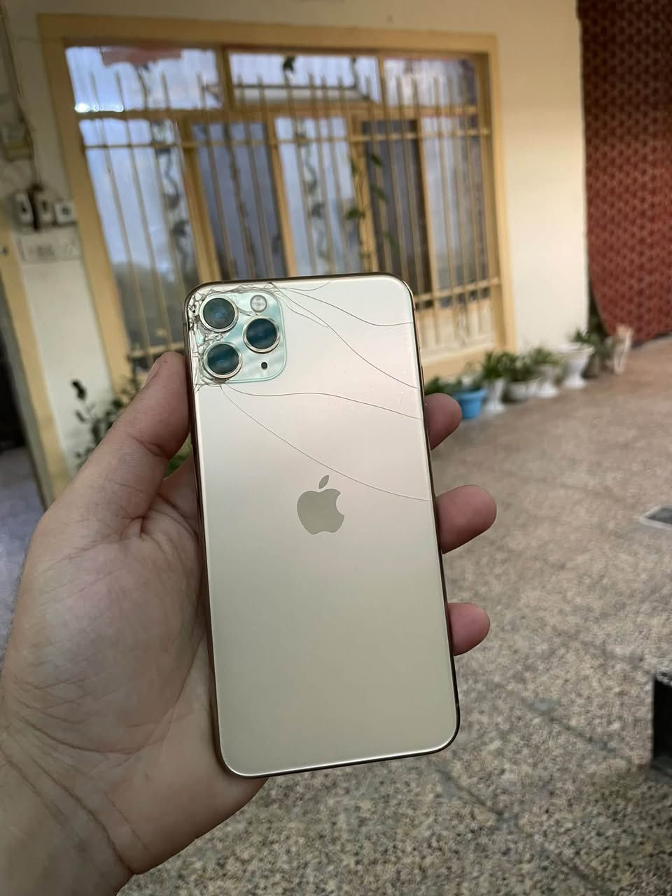 آيفون ١١ برو ماكس • ٦٤ • بطارية ٧١٪