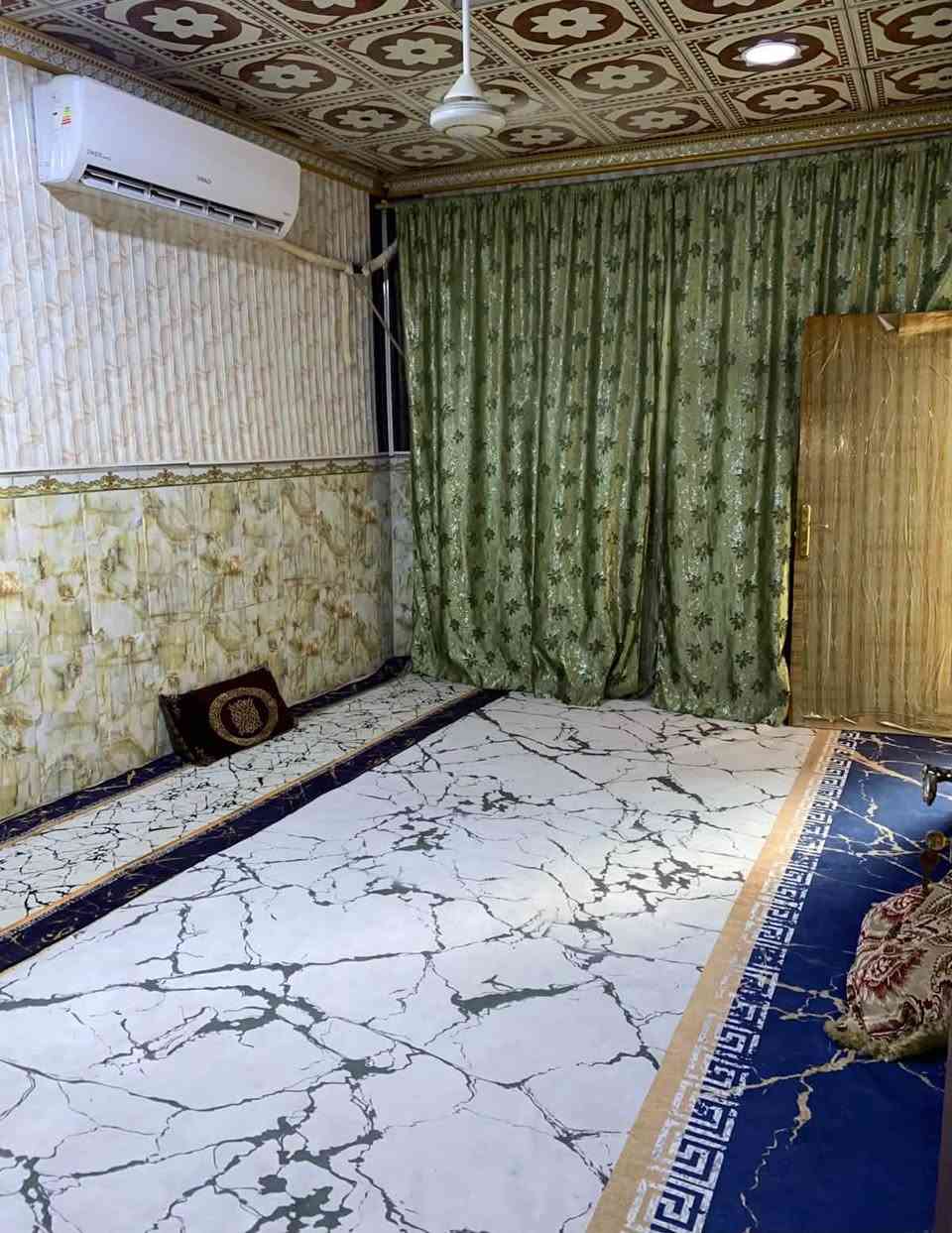 بيت للبيع فقط نقدا وليس مبادرة
مساحة 145 م مربع
طابو صرف
يتكون من  طابقين
5 غرف نوم وصاله عدد 2
مطبخ عدد 2
صحيات عدد 4
العنوان الماجدية الفرع المقابل مركز شرطة العروبه
للاستفسار او الاتصال ع الرقم فقط مع صاحب البيت مكلف بالنشر
***********
