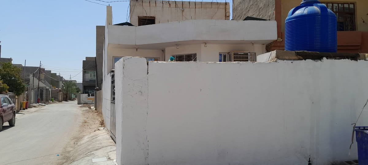 بيت للبيع الرحمه خلف دور الاساتذه
المساحه ١٢٠متر
طابو زراعي سند٢٥

غرفتين نوم صاله واستقبال ومطبخ وصحيات

خدمات كامله تبليط وماء ومجاري وكهرباء

السعر 75 وبي مجال

استفسار الاتصال على الرقم

***********

***********
