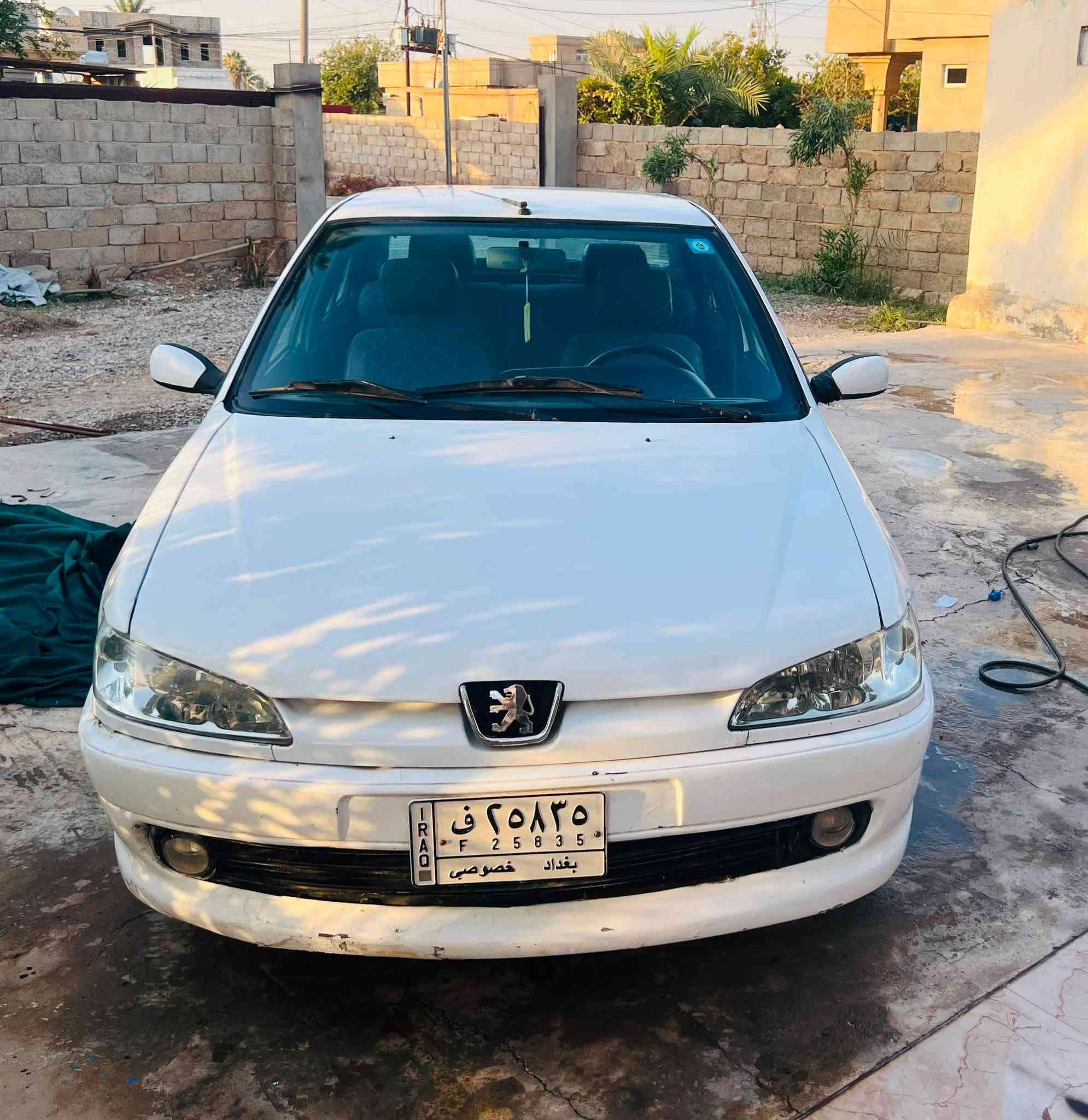 سلام عليكم
بيجو للبيع موديل 2002 تدفئة و تبريد 
وهزة جديدة  تريد وكالة تريد تحويل  
رقم بغداد ***********
