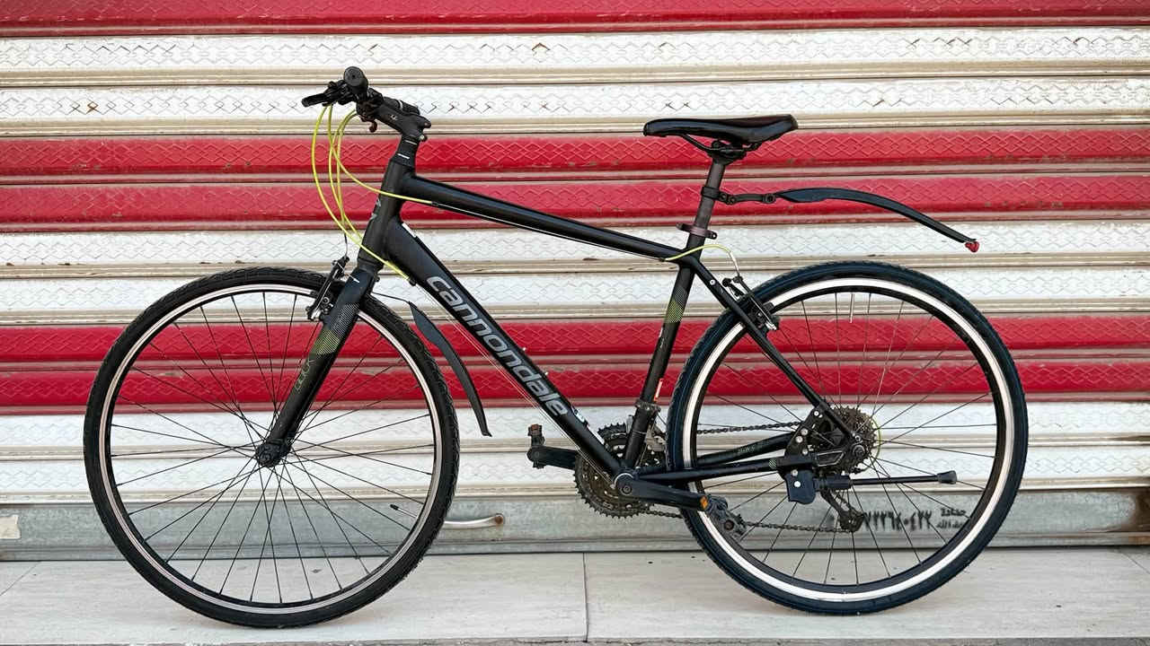 السلام عليكم 🫡♥️
دراجه ماركة كانندول ( cannondale )
صناعة امريكية 🇺🇸
بدون اي نقص كامله من كل شي
مختمة بكل اجزاء الدراجة

قياس الفريم // M/L
قياس الويل // 28
معدن الفريم // المنيوم💥

سستم الدراجة // شيمانو التوس
كامل بدون اي نقص
عدد السرع // 3x9🔥

ويالة الدراجة // المنيوم تتكون من طبقتين لتحمل الوزن والطسات

السعر💵 // 250 الف وبيها مجال
العنوان🏠 // بغداد - حي القاهرة
للاستفسار☎️ // ***********
