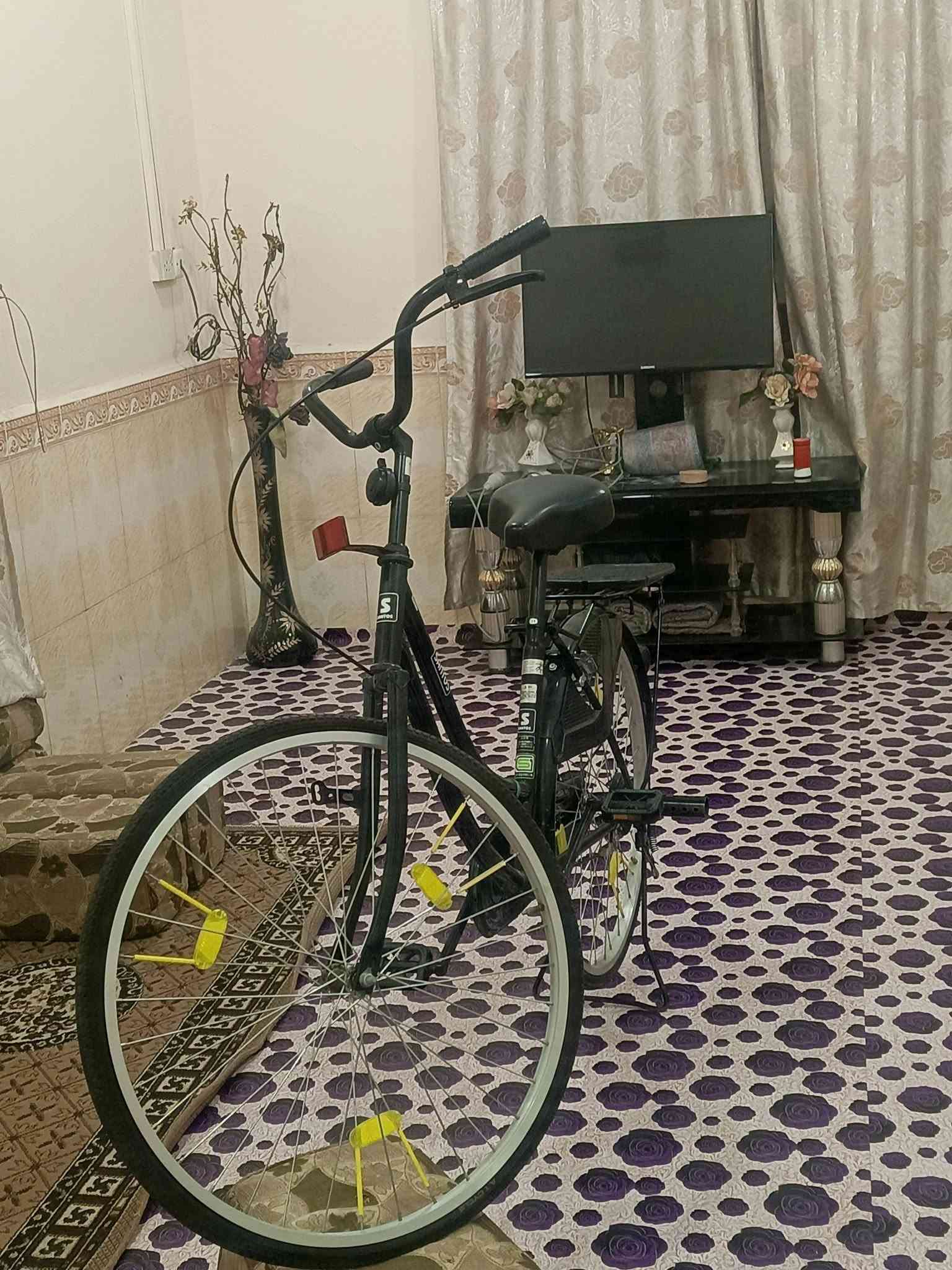 سلام عليكم بايسكل لبيع 180 وبيه مجال غراضه كامله مكان بصره نجيبيه قرب طاقه لكهرباء رقم ***********

