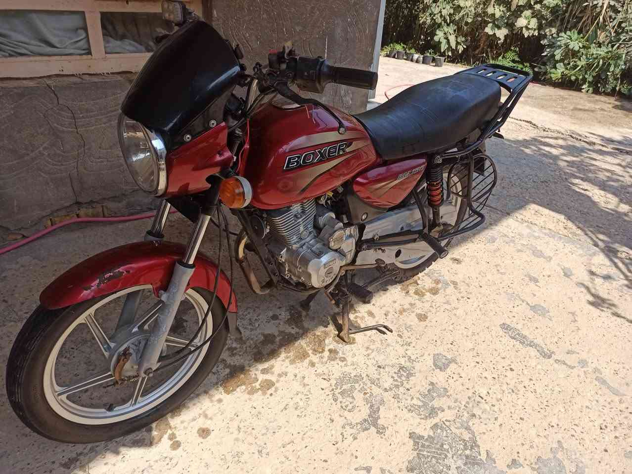 السلام عليكم بوكسر موديل 18طالعه ب19 أوراق أصولي لدراجه محور ماعيزها شي شغل وطلع لسعر 650وبيها مجال كلش قليل مكانها حله مركز ***********
