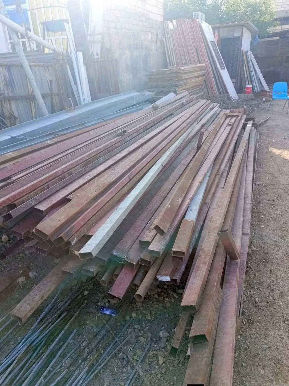 ❗ فقط أشتري جميع انواع الحديد الجديد والمستخدم
سندويج/جينكو/كيربي/بوري/شخاط/ شيلمان/الجنل/ البوري المغلون
االزوايه/ الحديد السكراب 
اشتري كافه أنواع الحقول والجملونات بس خابر والباقي علينا ..
مع كادر للتفصيخ والنقل أين ماكنت 
عنوانه: بغداد
الرقم الهاتف ☎️
***********
خابرنه ونحنه بخدمتكم

نص مكتوب في الصور:
- ۱۸:۴۲ ۲۰۲۵/۰۹/۲۸