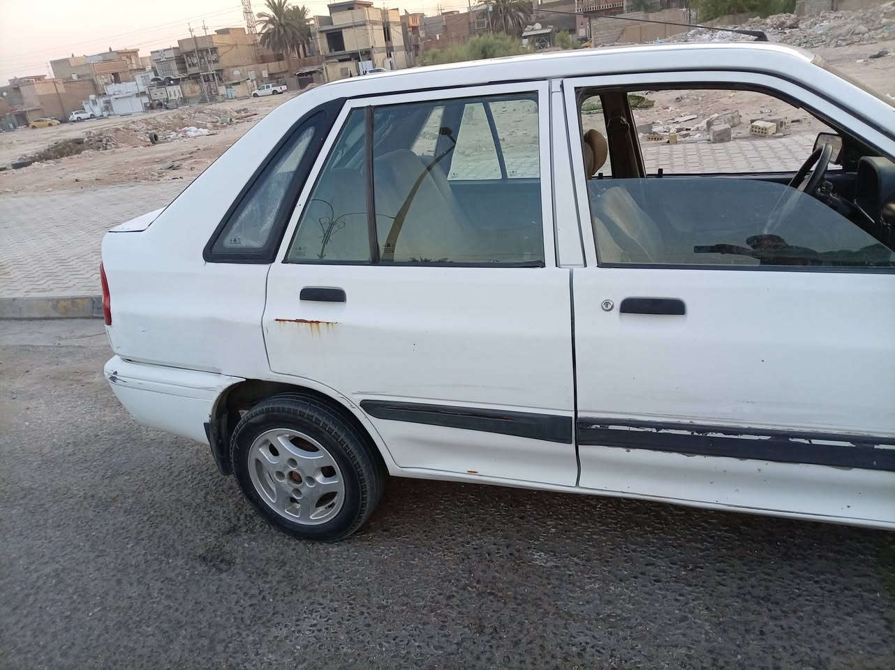 موديل ١٠ محرك نضيف كير هم نضيف حداديه زينه بيه جملغ خلفي بس كهربائي شغاله سعر ١٧ وريه مجال مكان كربلاء ***********
