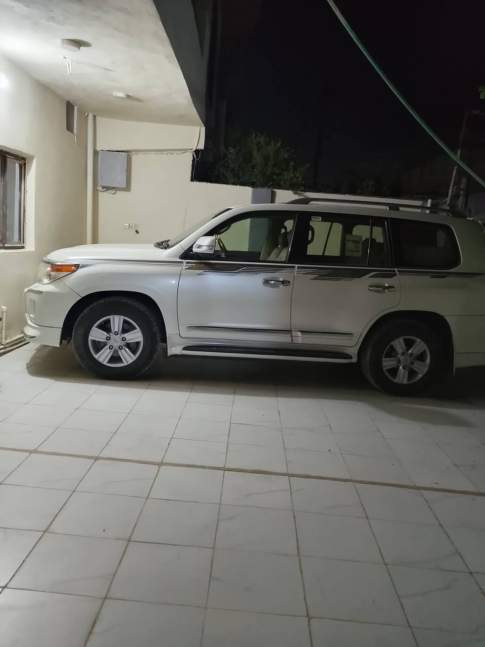 السلام عليكم للبيع 
لاندكروز 2012 بريم محرك V6 رقم  بغداد
  كير محرك شرط ما مفتوح صدر تايرات جاهزة بصمة فتحة سقف بصمة ابواب اشاير بل مري كامرة خلفية  ستيرن صاج داخل صاج لايت زنون تبريد خلفي 
بيها جاملغ امامي صبغ 
السعر ٢٩٥ ..السيارة جديدة ما شيه ١٢٠ 
العنوان بابل  رقم الهاتف ***********
