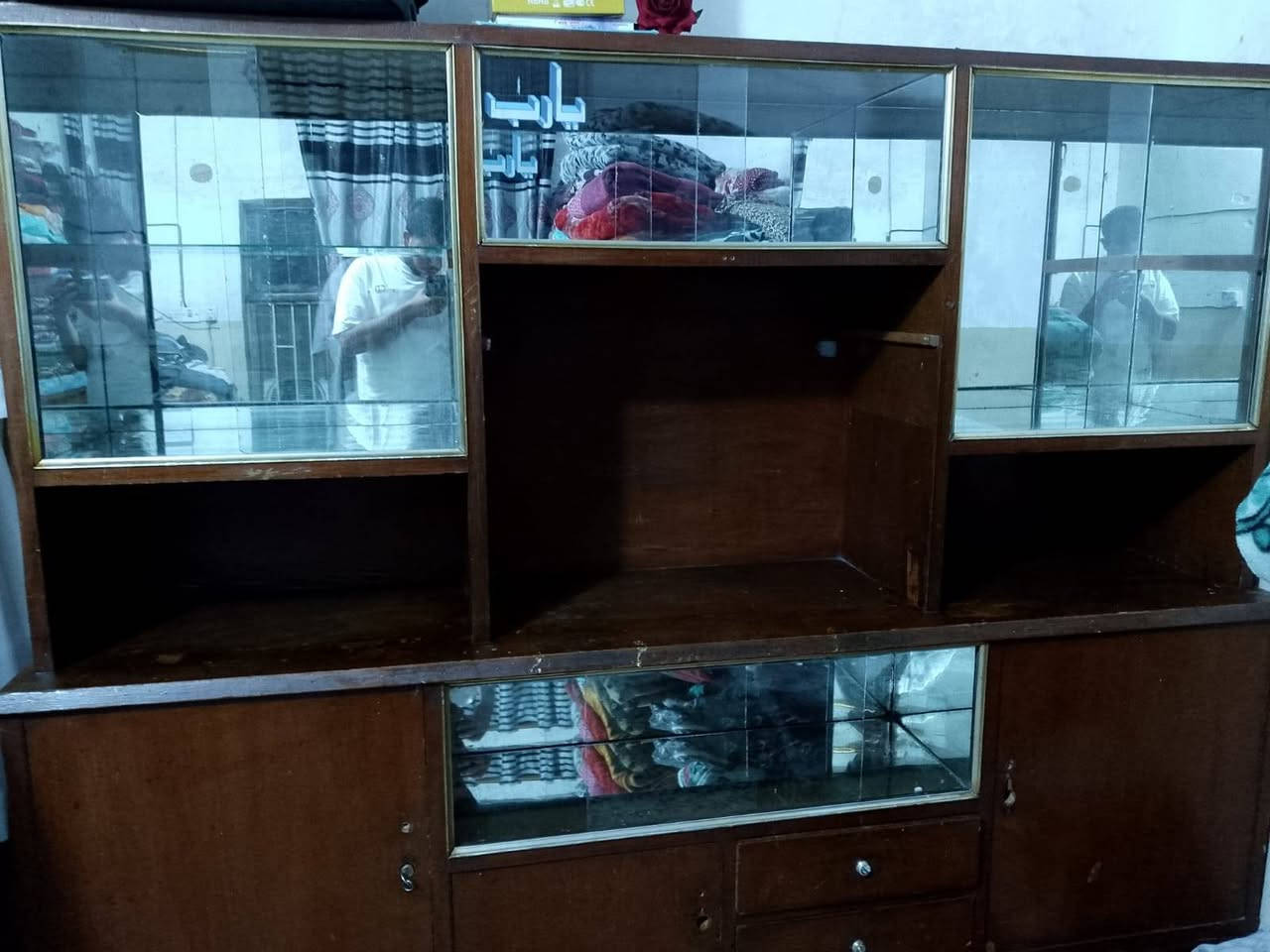 معرض للبيع مستعمل السعر 90 الف وبي مجال العنوان كربلاء حي العسكري
رقم الهاتف ***********
