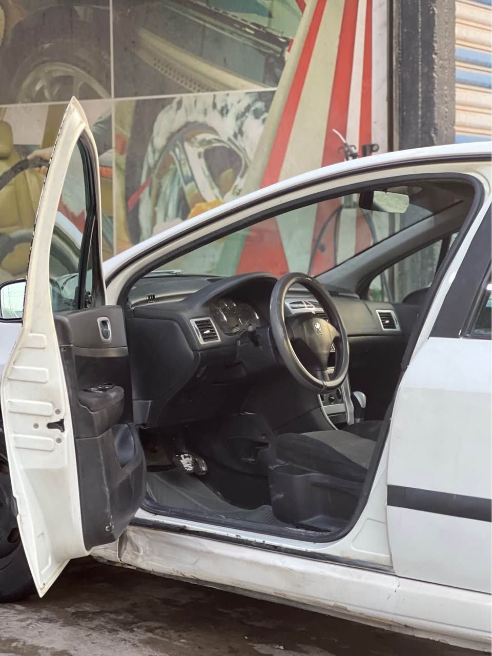 بيجو فرنسي ٣٠٧ موديل ٢٠٠٦ رقم بغداد دولي مميز للبيع او المراوس باحدث كير مكينه تبريد خير من الله مكان السياره بابل الابراهيمية للاستفسار الاتصال *********** هاشمية, بابل
