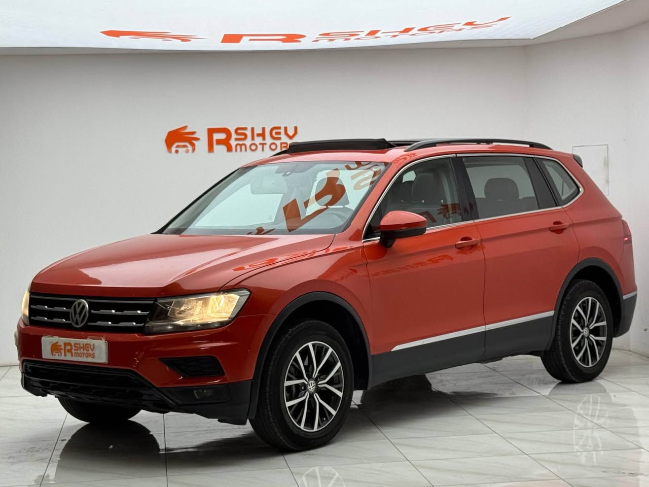 Volkswagen Tiguan 2018
فولكسفاغن تيكوان ٢٠١٨
مواصفات SE فول فول مواصفات 

مكينة ٤سلندر حجم ٢.٠لتر
ماشية 57,000 ميل و بحالة ممتازة 

ضرر السيارة بنيد و جاملغ صبغ و مكانين بارد 
ايرباك ستيرن و تكمة راجع سستم شركة 

رقم دهوك الدولي سنويه ب اسمنا
مكفوله من كير و محرك و كهربائيات

عليها غرامات 5 ورقات تنزل من السعر  
و ب سعر(113$) ورقة و بيها مجال

مكان السيارة

دهوك -معرض ارشف R-Shev
رقم51 من معارض التيرمينال 

***********
*********** دهوك, العراق
