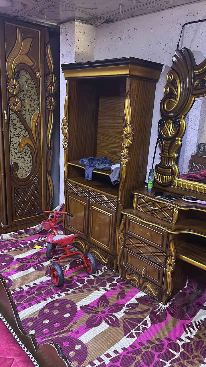 السلام عليكم عندي هاي الغرفه البيع مكان بغداد السعر 700 وبيه مجال ***********
