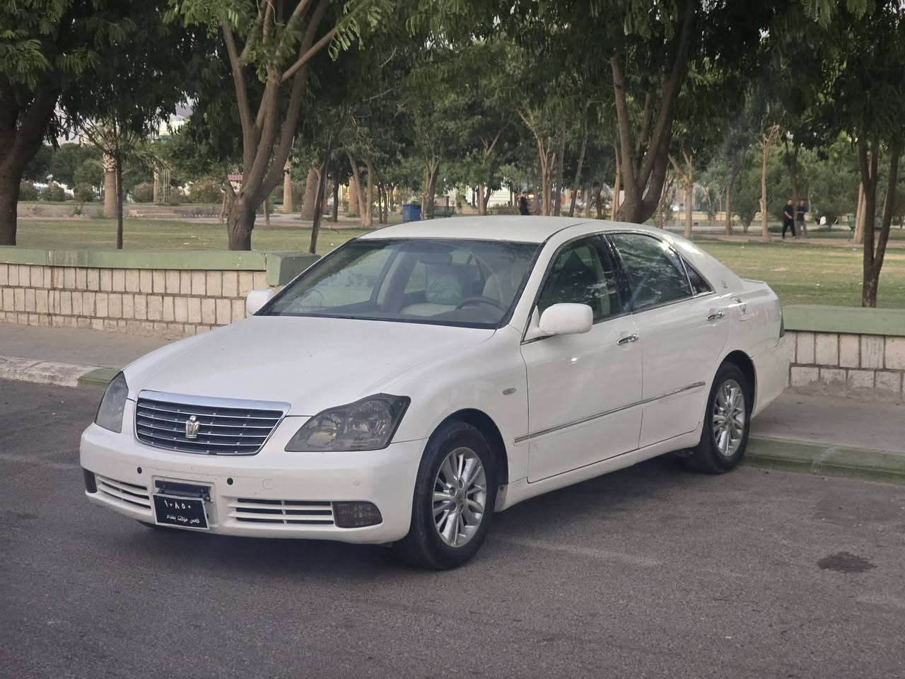2005
براوة 
2دووگمة شاشة 
مةكينة 182
تةبريت ساردوو گةرم بةسراوة 
سةقفي بؤياخي ئةورووباية كؤدي نيية 
سعري 42قفلي 
***********
شوين كةلار
