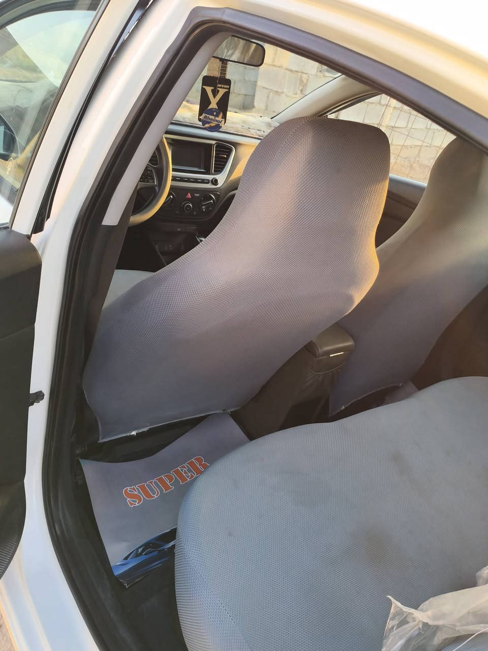 ---
*للبيع هيونداي اكسنت 2019 وارد امريكي* 🚗

*السعر:* 100 وبيها مجال للشراي
*الرقم:* بغداد - 11 W 21142
*
*للتواصل واتساب:* ***********

*المواصفات:*
🔹 موديل 2019
🔹 تحكمات ستيرن كاملة
🔹 شاشة كبيرة لمس
🔹 كاميرا خلفية دوارة
🔹 حساسات خلفية
🔹 مانع انزلاق

🔹 تشاملغ وبنيد مصبوغ
🔹 شوية تصليح باللغد - شغل حلو ونظيف
🔹 كير ومحرك شرط الفحص
🔹 تبريد شغال
🔹 *الممشى: 100 الف كم*

للشراي الجاد مراسلة واتساب 📩

نص مكتوب في الصور:
- ٦:٣٨ م
