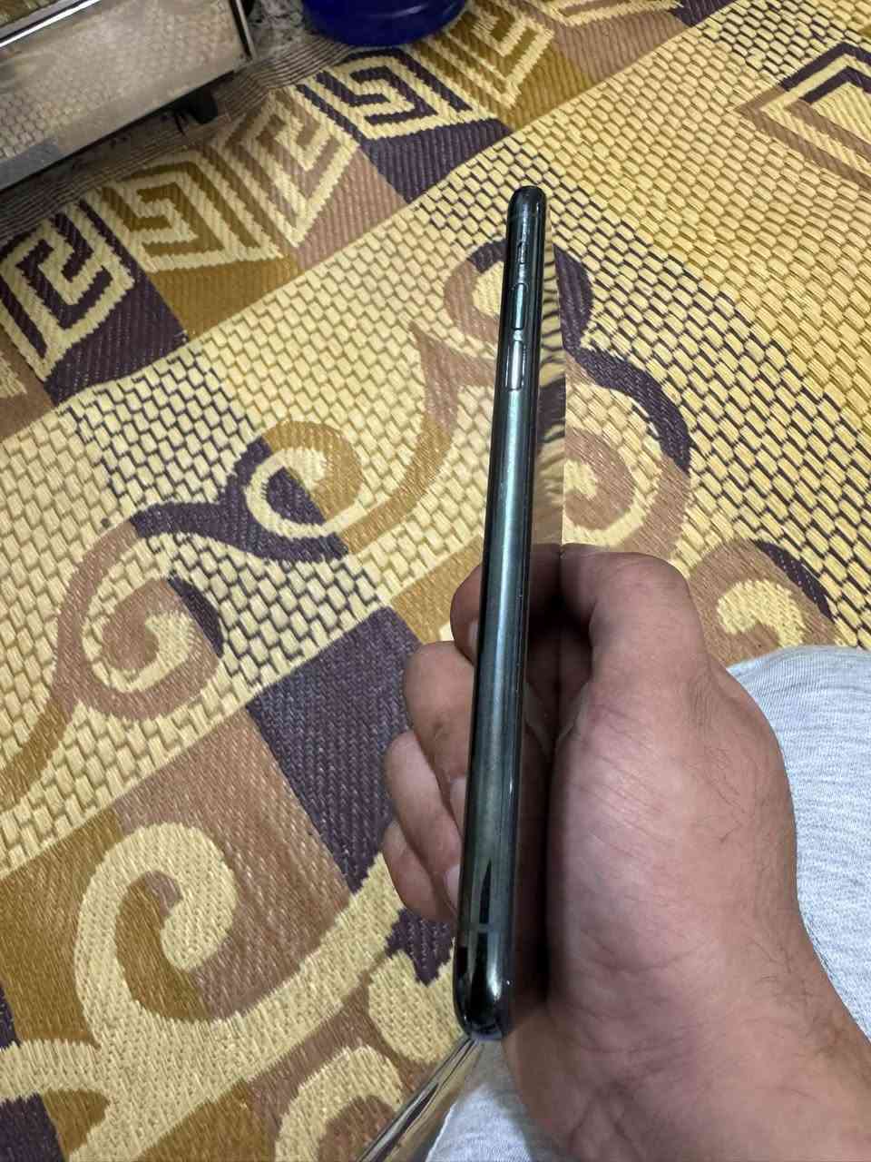 آيفون ١١ برو ماكس • ٢٥٦ • بطارية ٩٣