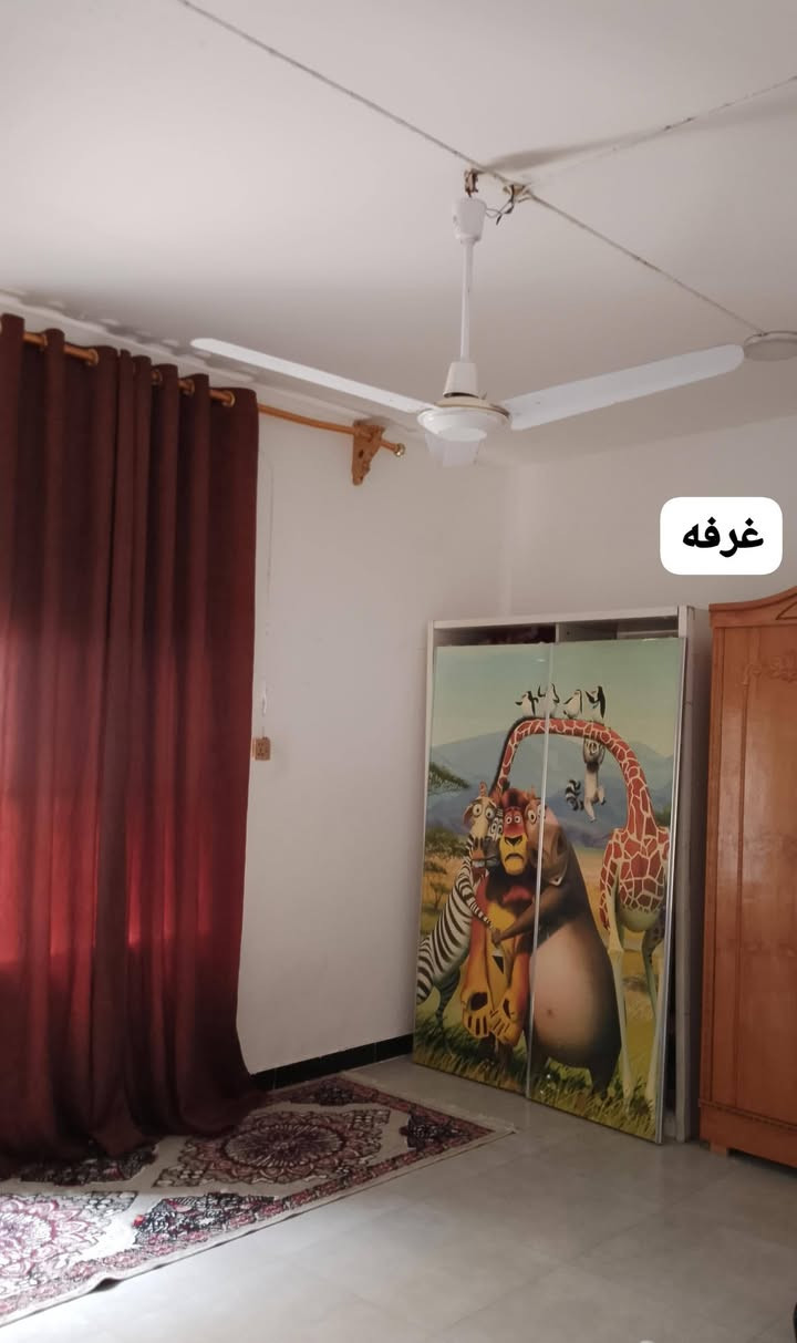 السلام عليكم 
بيت بناء بلوك مساحته 100 واجه 10 ونزال 10
موقعه صوب بني ركاب يم فوج الطوارئ
للبيع او المراوس وي بيت زراعي وينطي فرق
الاتصال على الرقم او واتساب
***********
