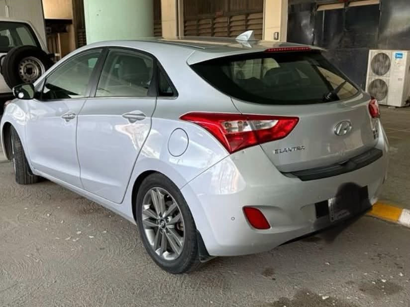 النترا جي تي ٢٠١٦ امريكي
بدون صبغ او ايرباك 
تبديل دعامية خلفية فقط 
بارد جزء بسيط في البنيد وبالباب الخلفي ورفق صور الحادث والصور الحالية 
ماشية ٦٦٥٠٠ميل 
جاهزة من حيث الصيانة 
مواصفات محرة ٢٠٠٠ GDI
كير ٦ سرع 
٣ انظمة مقود 
٢ نظام قيادة 
ويل ١٧ رياضي 
تحكمات ستيرن كاملة
مثبت سرعة، حاكية تلفون، شاشة عطلات، ضغط اطارات 
ABS، مانع انزلاق ، بلاجكتور امامي، اشاير مري، ثلاجة بالجكمجة، حساس خلفي
 
بصمة نشغيل وابواب وفتح صندوق 
مقعد كهربائي للسايق 
تدفئة المقاعد الامامية 
المقعد الخافي ٢/٢ 
صور سونار موجودة
السعر ١٠٥٠٠ وبيها مجال
للاتصال ***********
