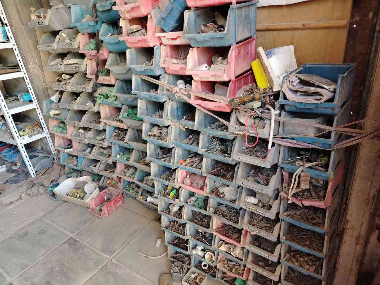 غراض إنشائية • رفوف • نجف