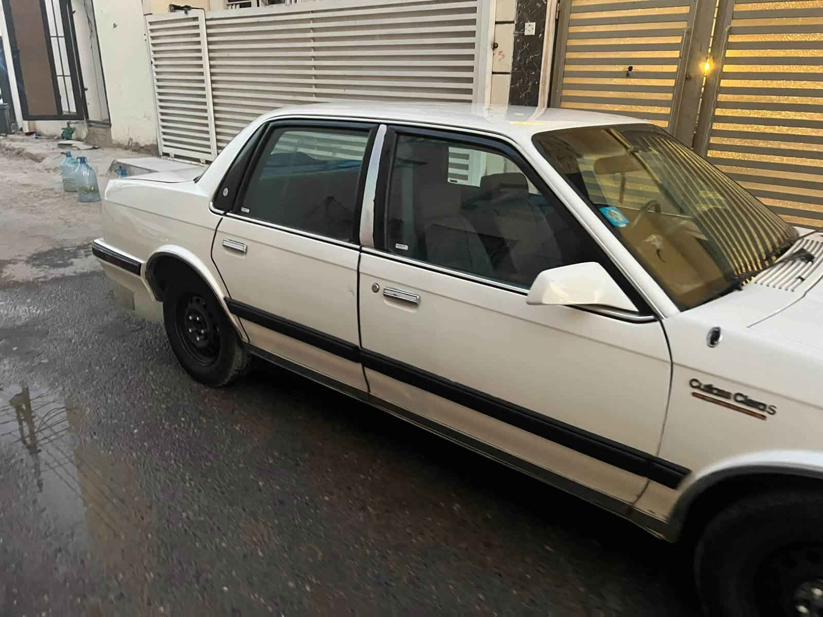 السلام عليكم اولدز موبيل موديل1990 السياره حلوه ونظيفه مكينه 3100 بلادي كير بلادي على وضعها تخبل السياره وبلحقيقه احلى من الصور بهواي رقمها بغداد انكليزي جديد ب اسمي تحويل ثاني يوم + بيها شاشه ومضخم صوت عالي جدا وياها جك وسبير وتخم جديد عارضها ب50وبيها مجال للطيبين مكانها بغداد استفسار ***********

