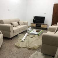 ٧ مقاعد • نظافة ٩٠٪ • دوشمة رصاصي