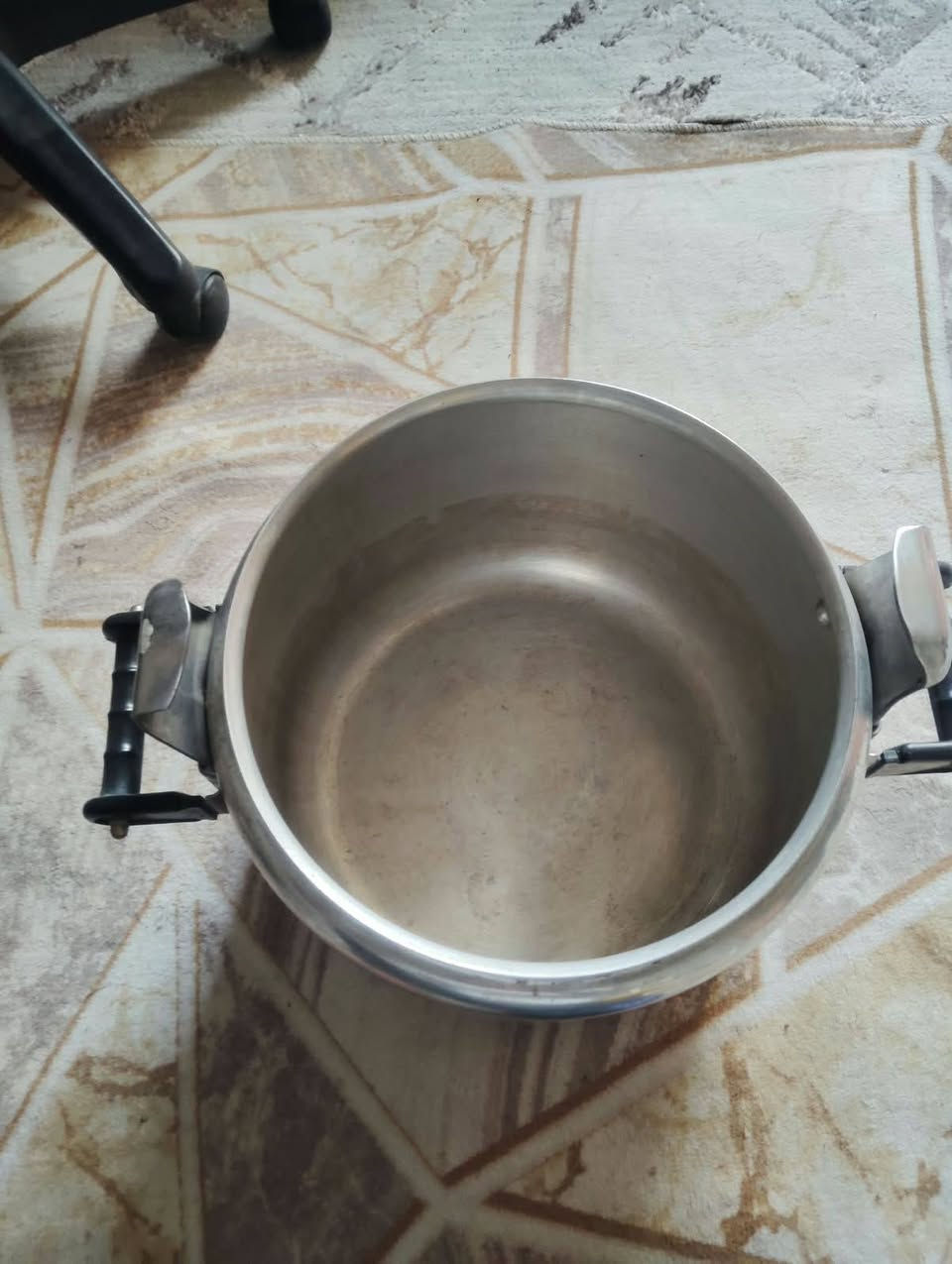 قدر ضغط • مطبخ